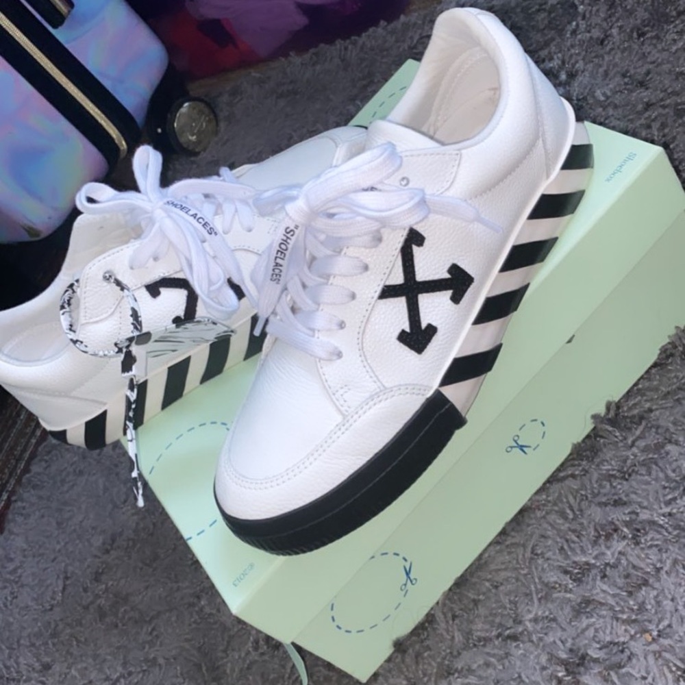 Off white vulc low sneakers